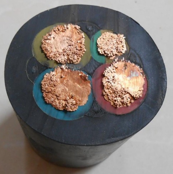 金龍羽電線電纜廠家提醒如何阻止電纜線本身產生破裂現場.jpg